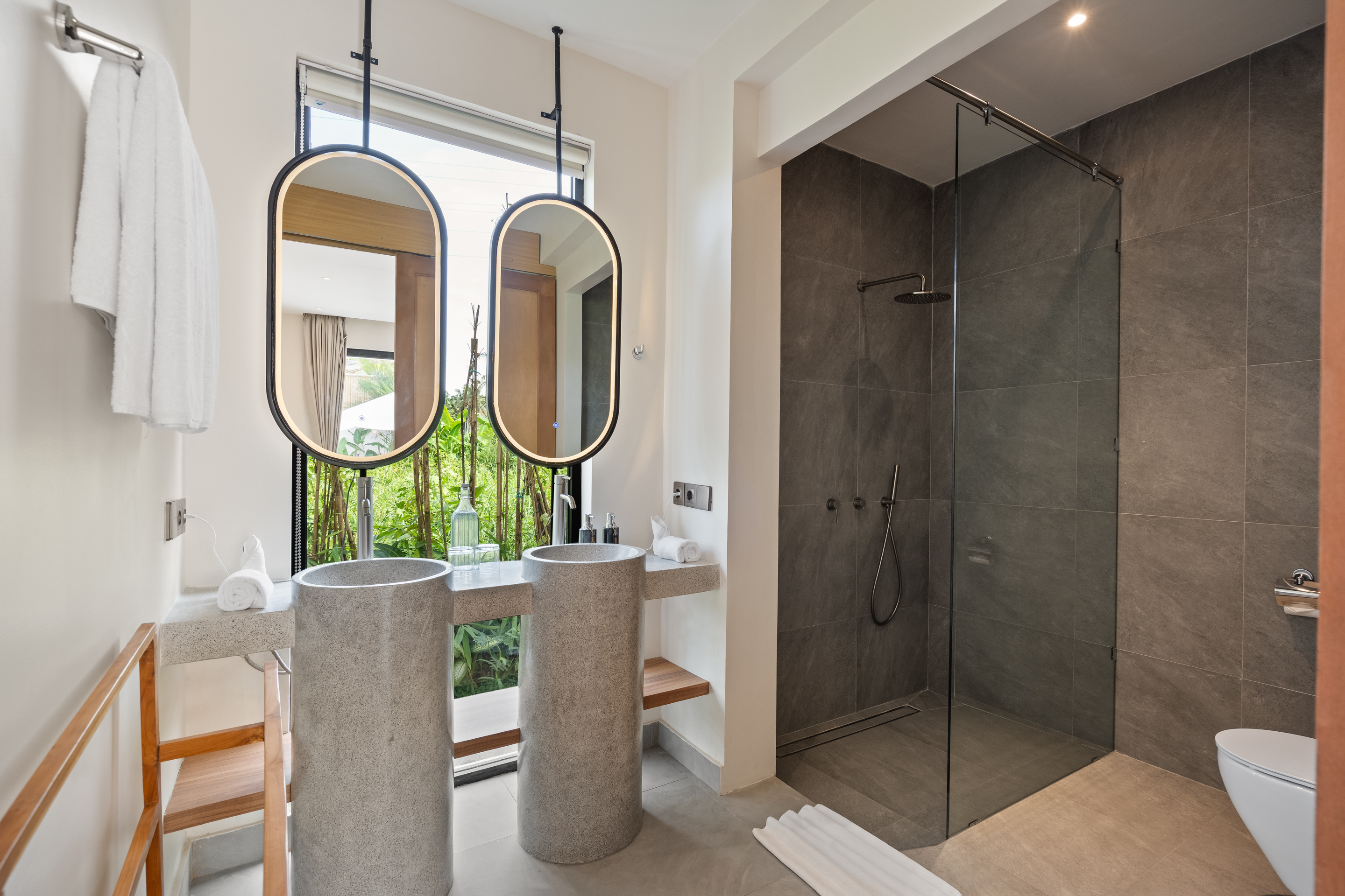 Вилла 5-спальная вилла с бассейном 65 м² и караоке-залом Убуд 347м² 4 и более спален