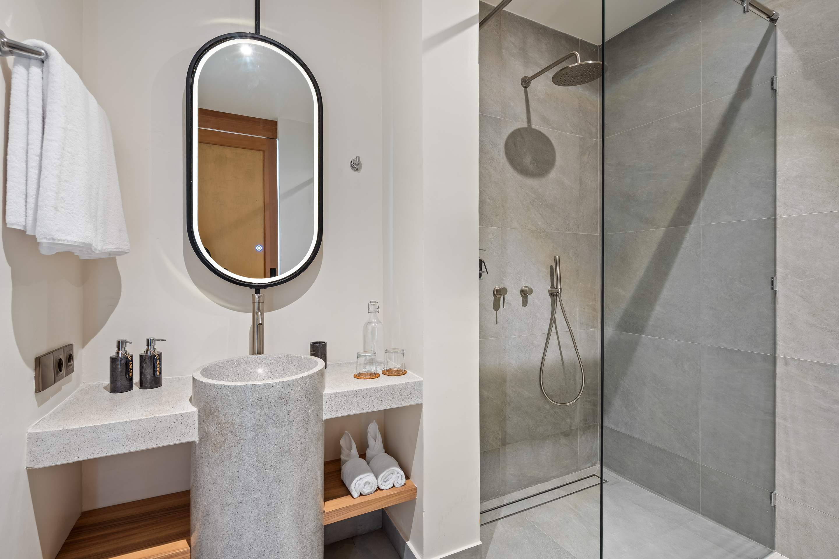 Вилла 5-спальная вилла с бассейном 65 м² и караоке-залом Убуд 347м² 4 и более спален