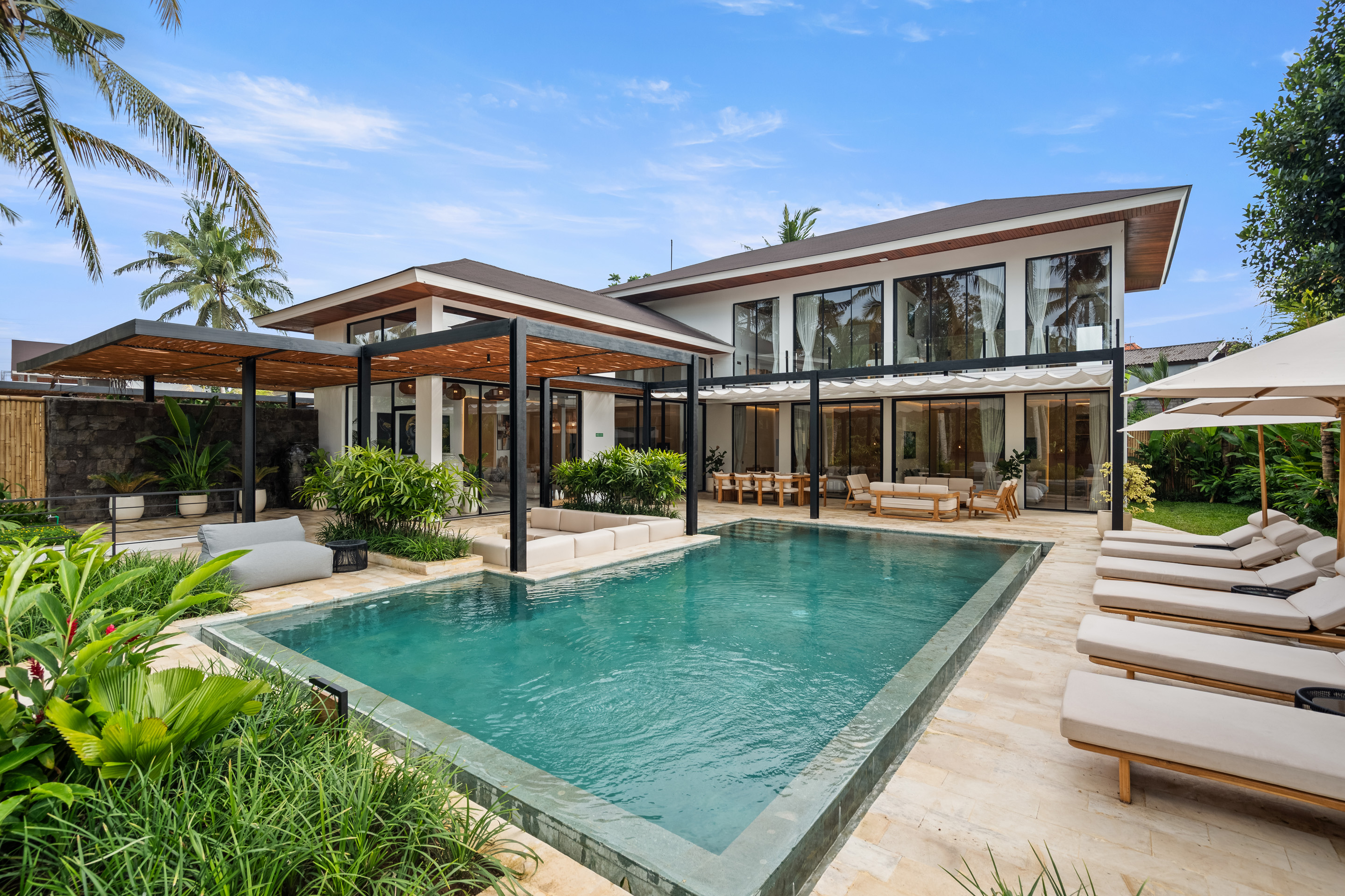 Вилла 5-спальная вилла с бассейном 43 м² и караоке Убуд 264м² 4 и более спален