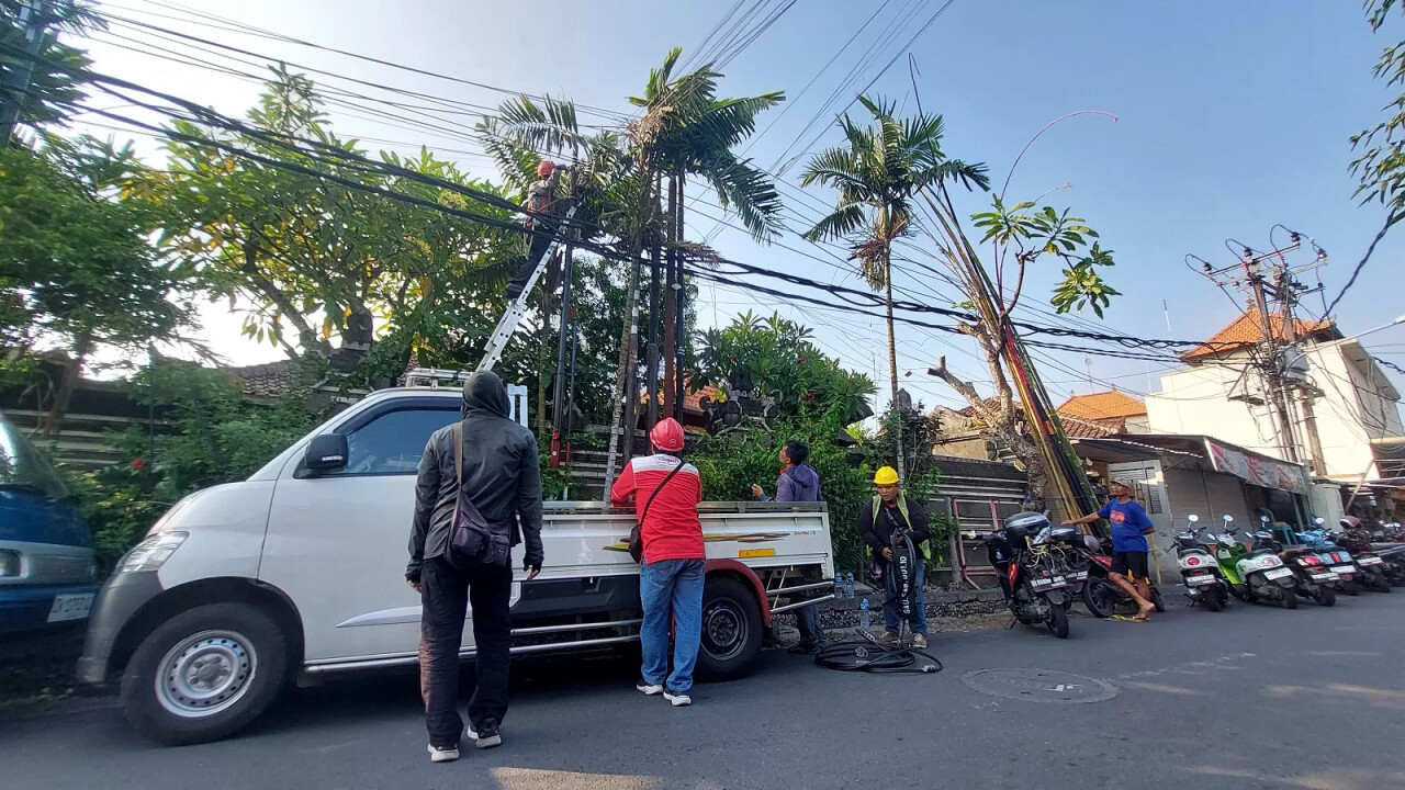 В Сингарадже берутся за «паутину» проводов: провайдеров обязали привести кабели в порядок