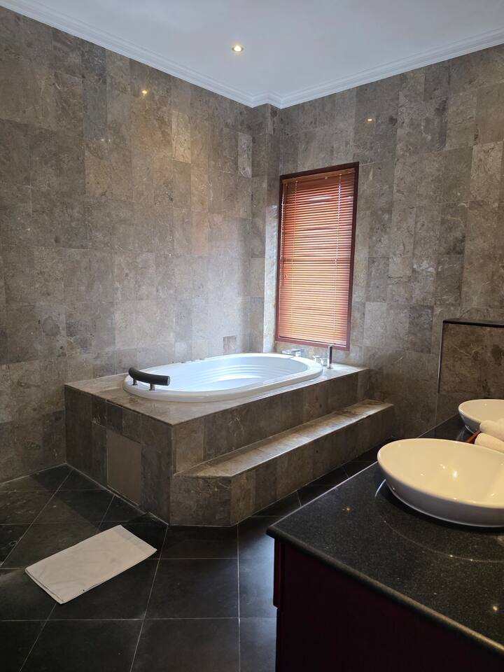 Вилла villa@restauraunt_business Чангу 1200м² 4 и более спален