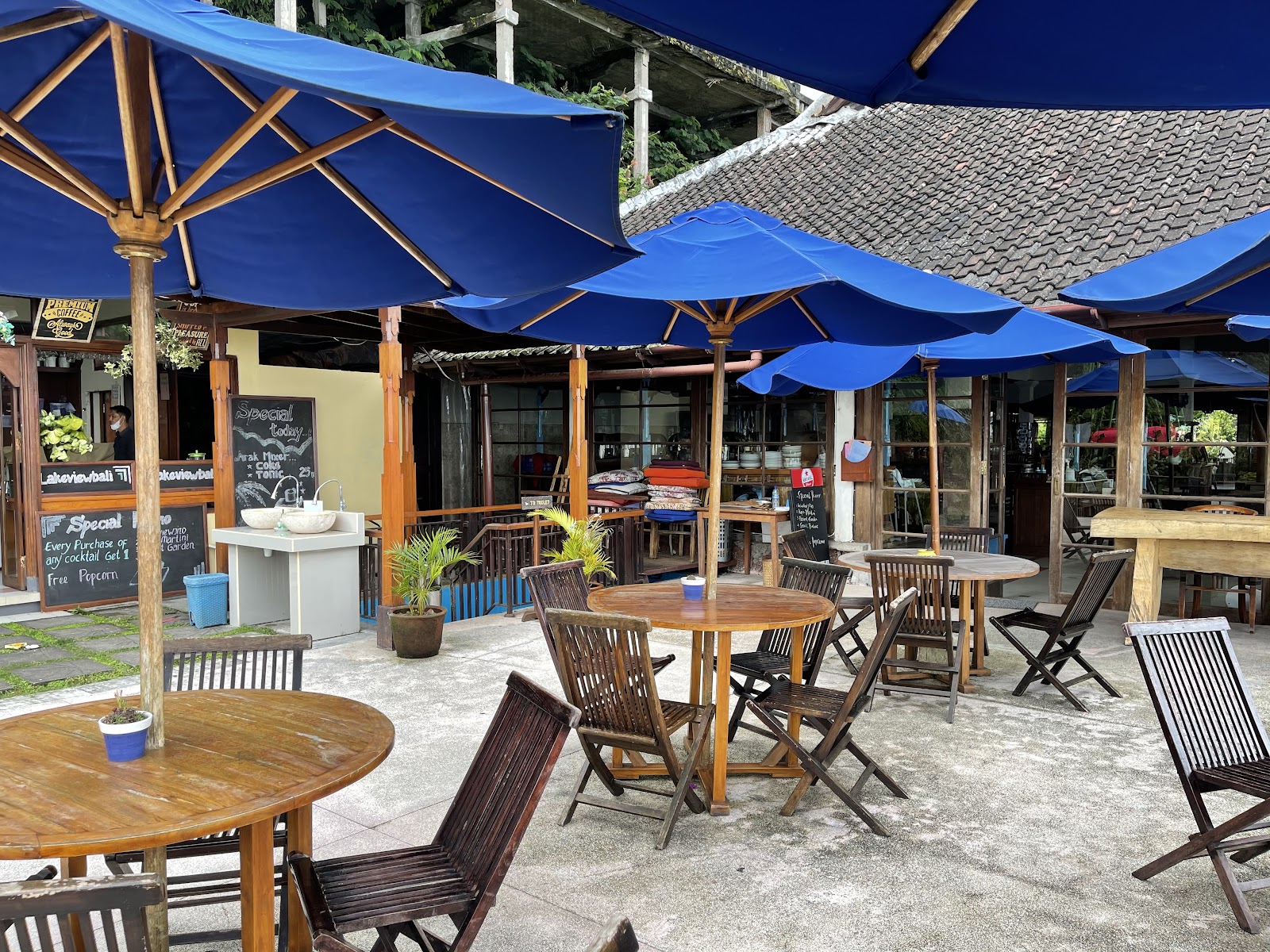 The Lookout Resto & Bar