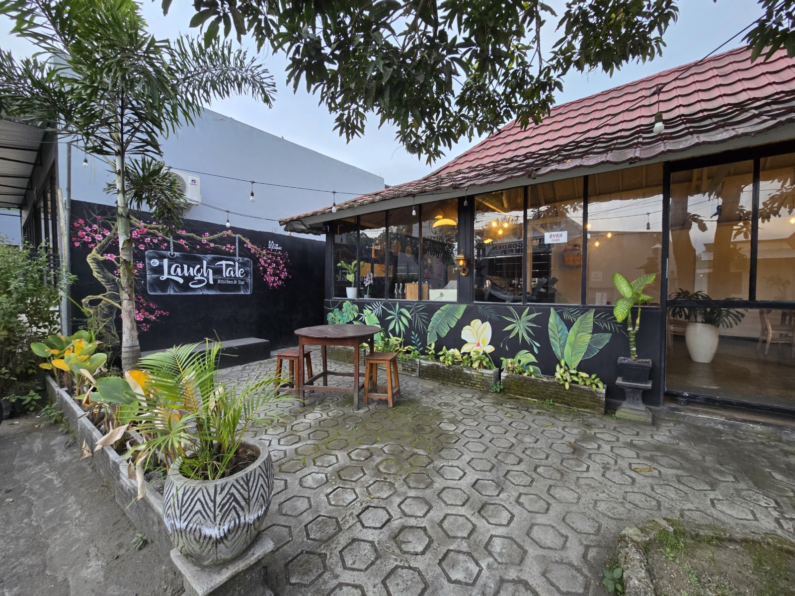 De Laugh Tale Kitchen & Bar (Western, Tapas, Bar)