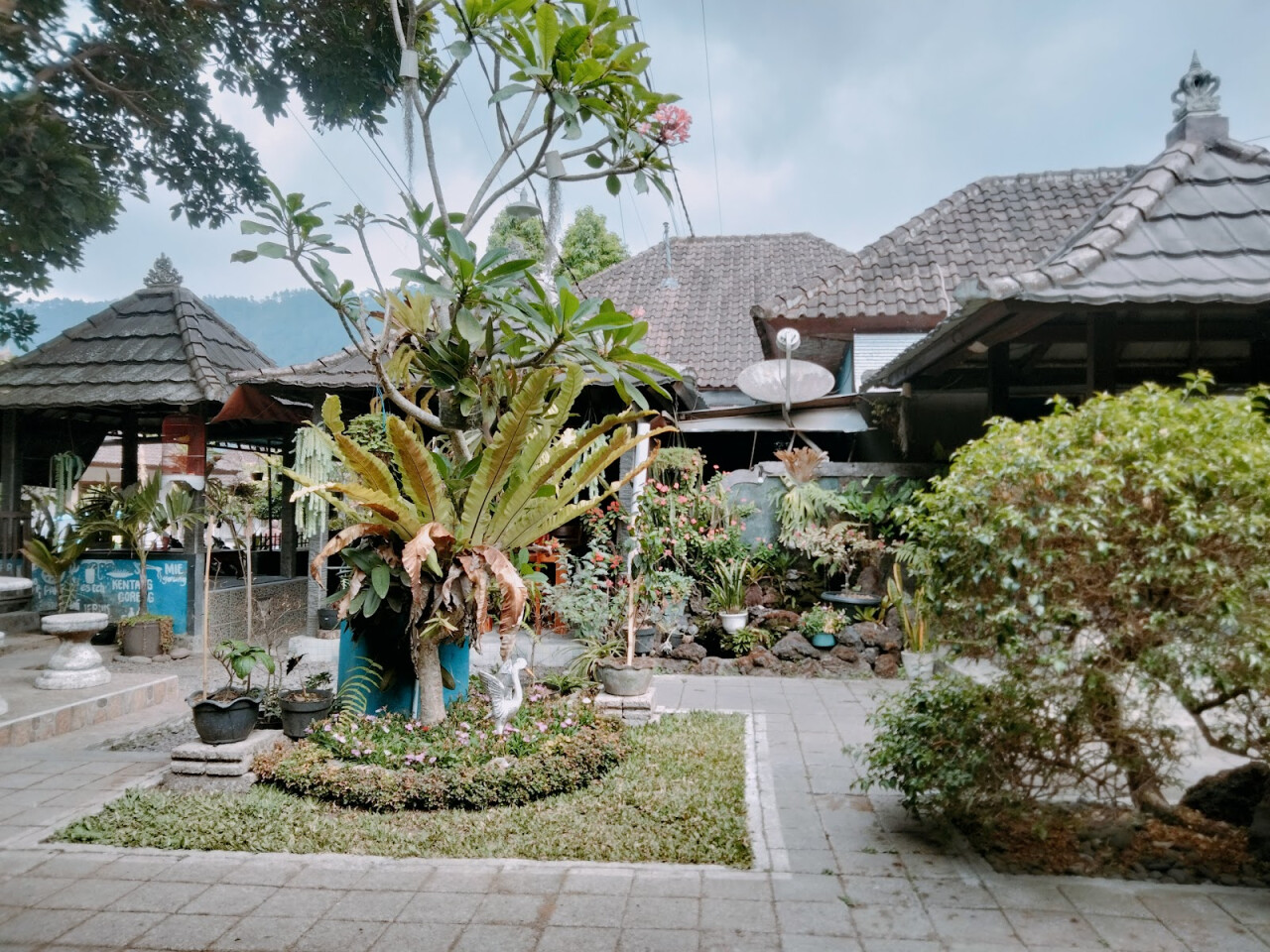 Warung Makan Telaga Biru Food & Drink