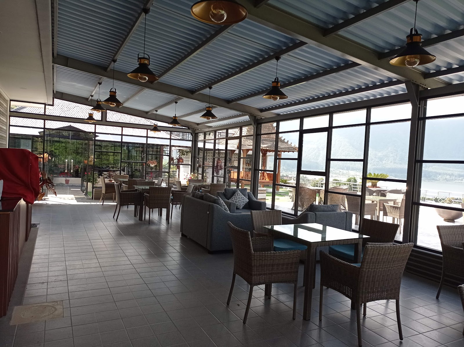 De Danau lake view restaurant