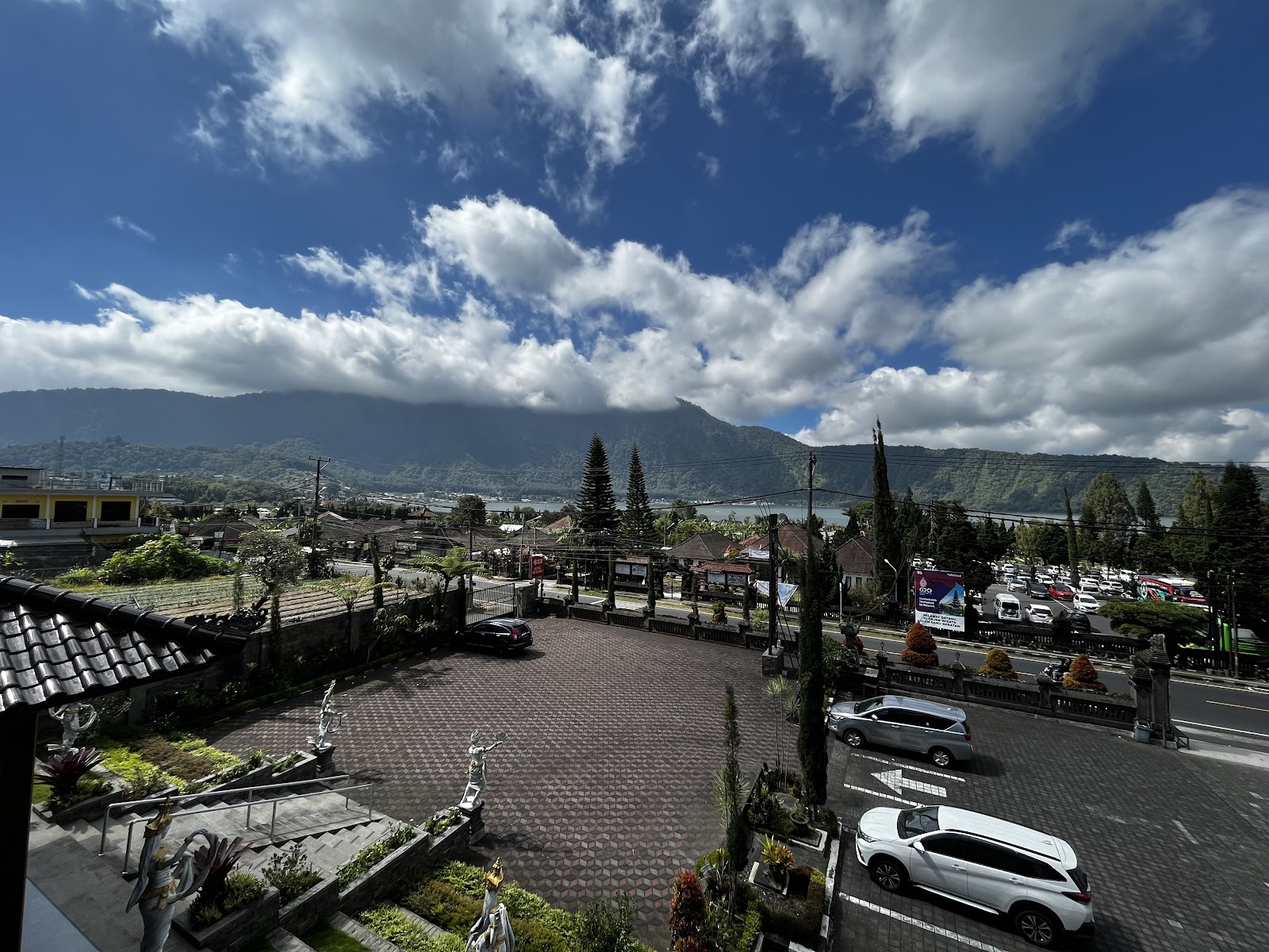 De Danau lake view restaurant