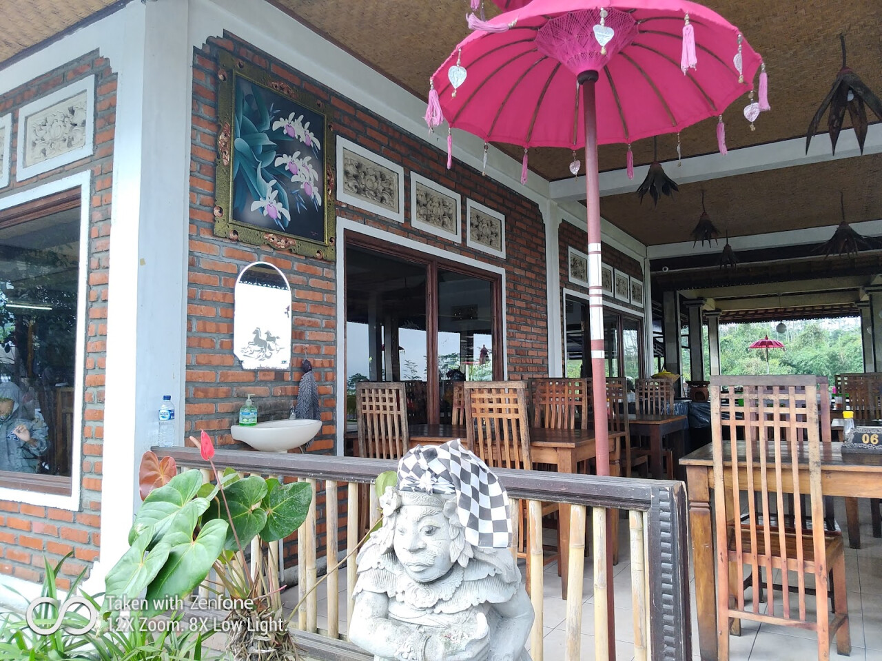 Saras Restaurant