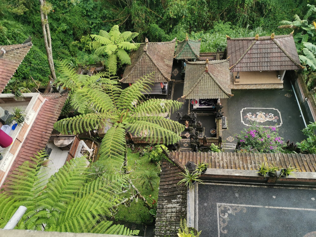 Saras Restaurant