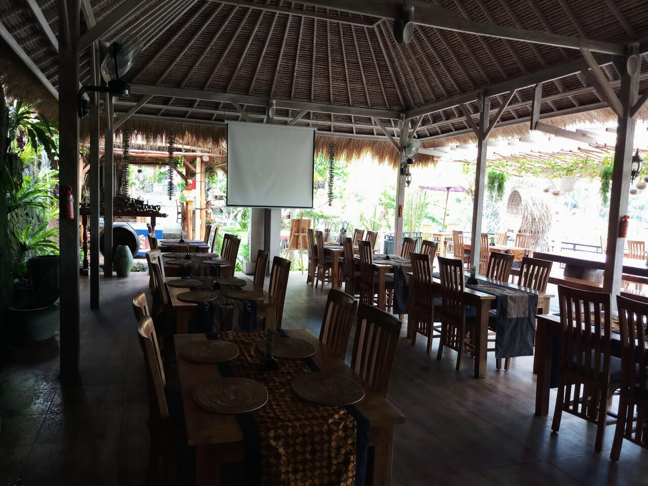 Sari timbul resto by kububali