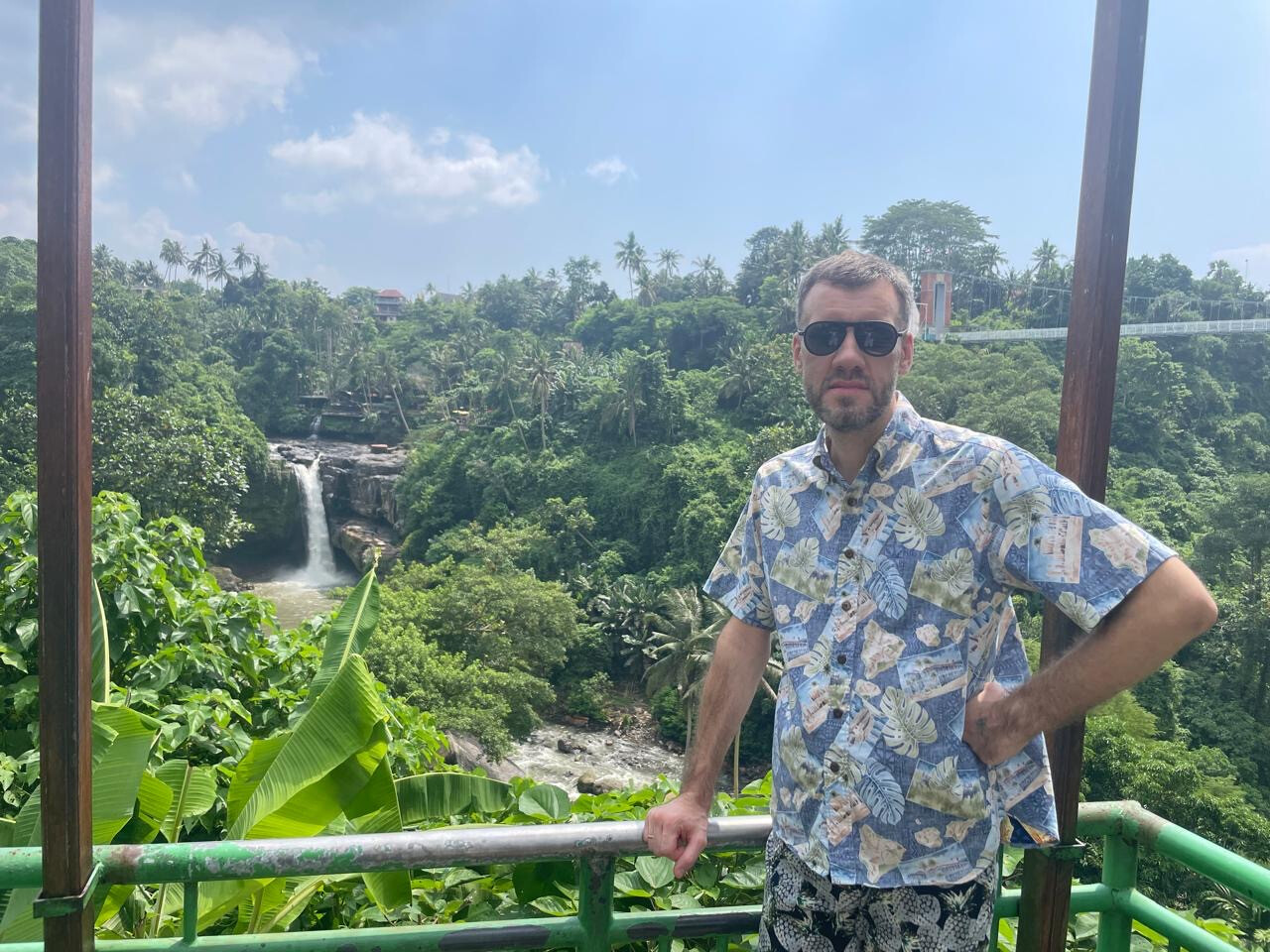 Дуриан, байки на встречке и суровая Джакарта: российские дипломаты рассказали о жизни в Индонезии