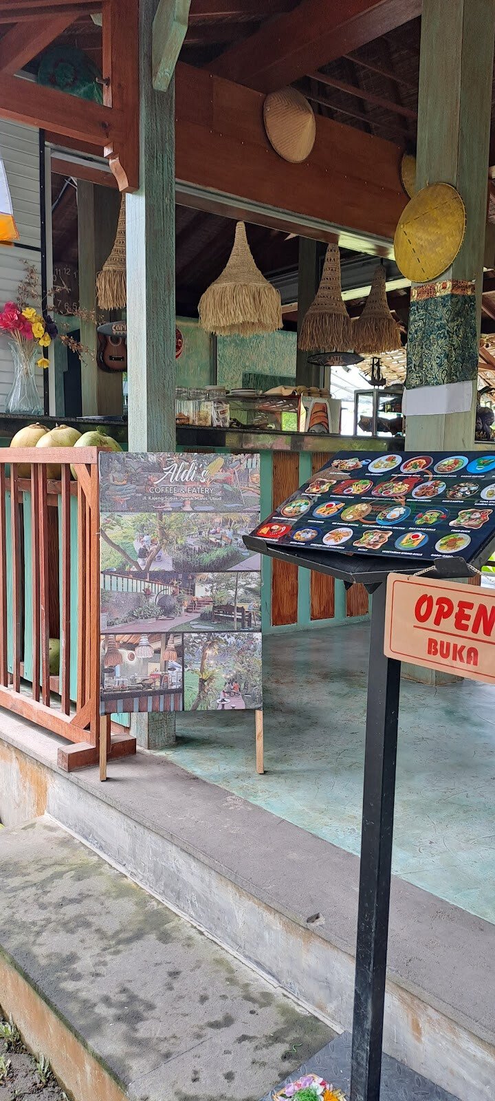 Aldi's Coffee & Eatery
