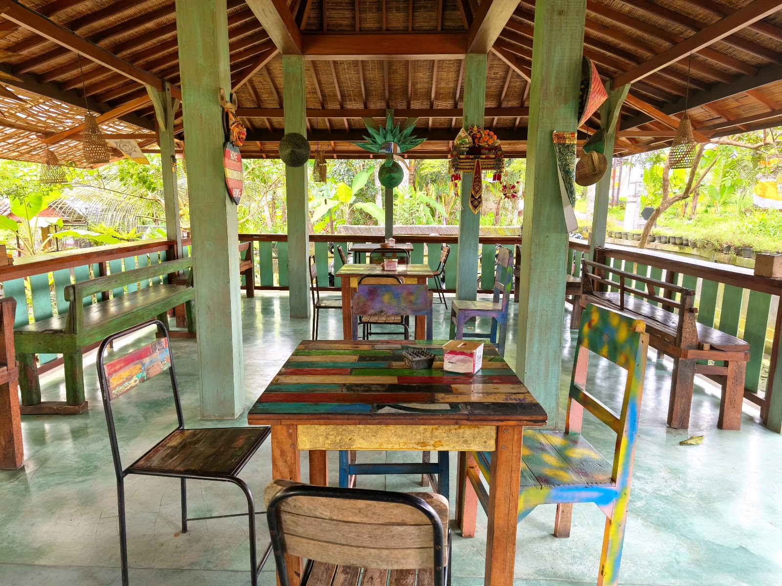 Aldi's Coffee & Eatery