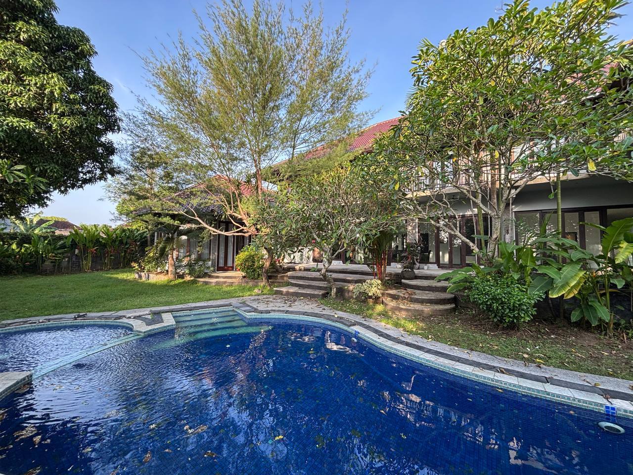 Вилла свободная комната в арт-поместье Унгасан 4 и более спален