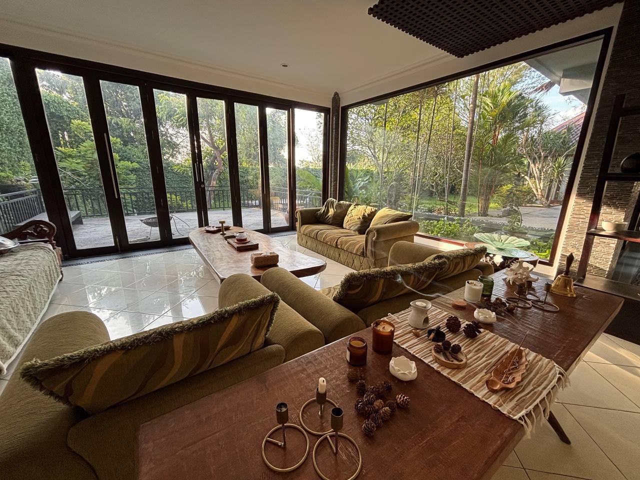 Вилла свободная комната в арт-поместье Унгасан 4 и более спален