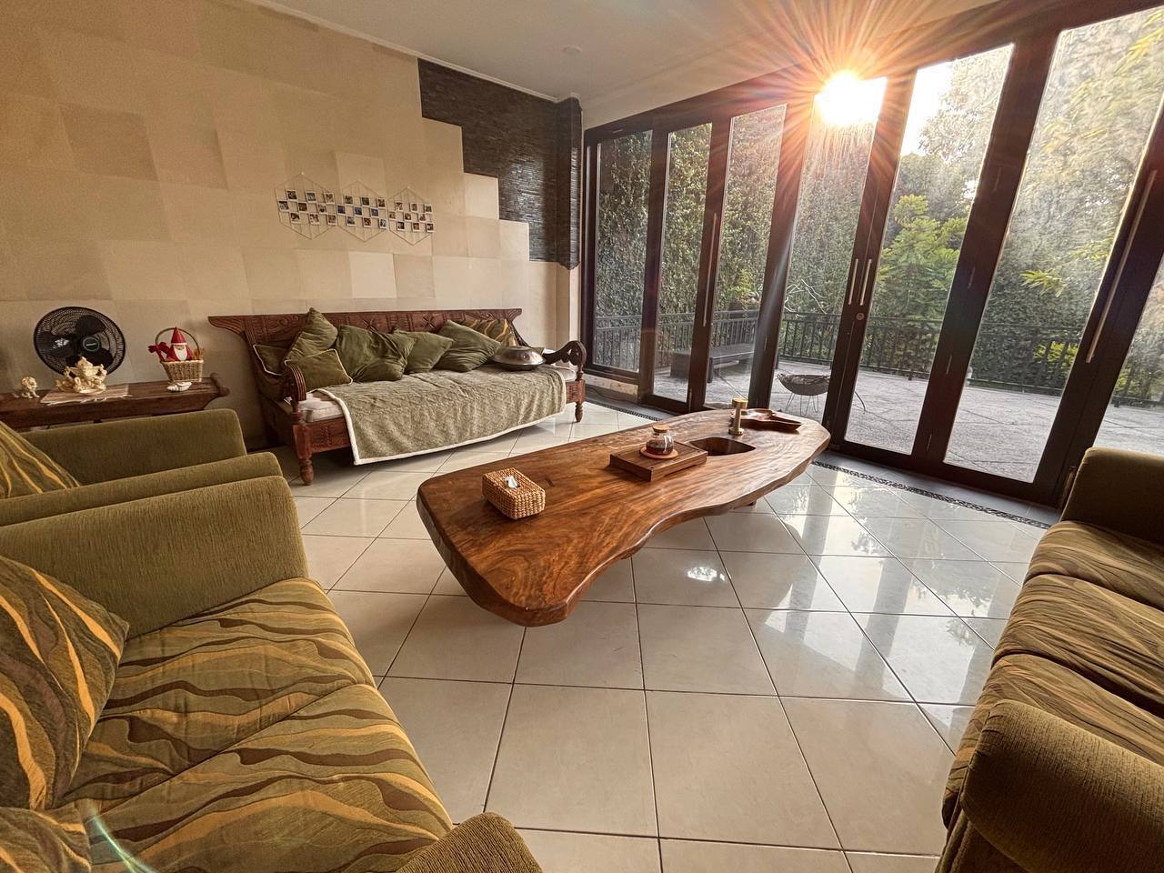 Вилла свободная комната в арт-поместье Унгасан 4 и более спален