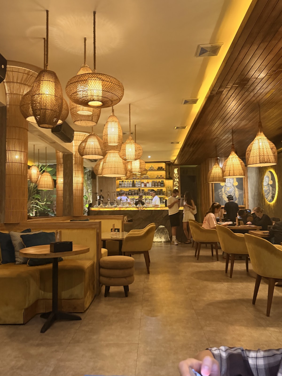 Eden Lounge Uluwatu — Restaurant with live music