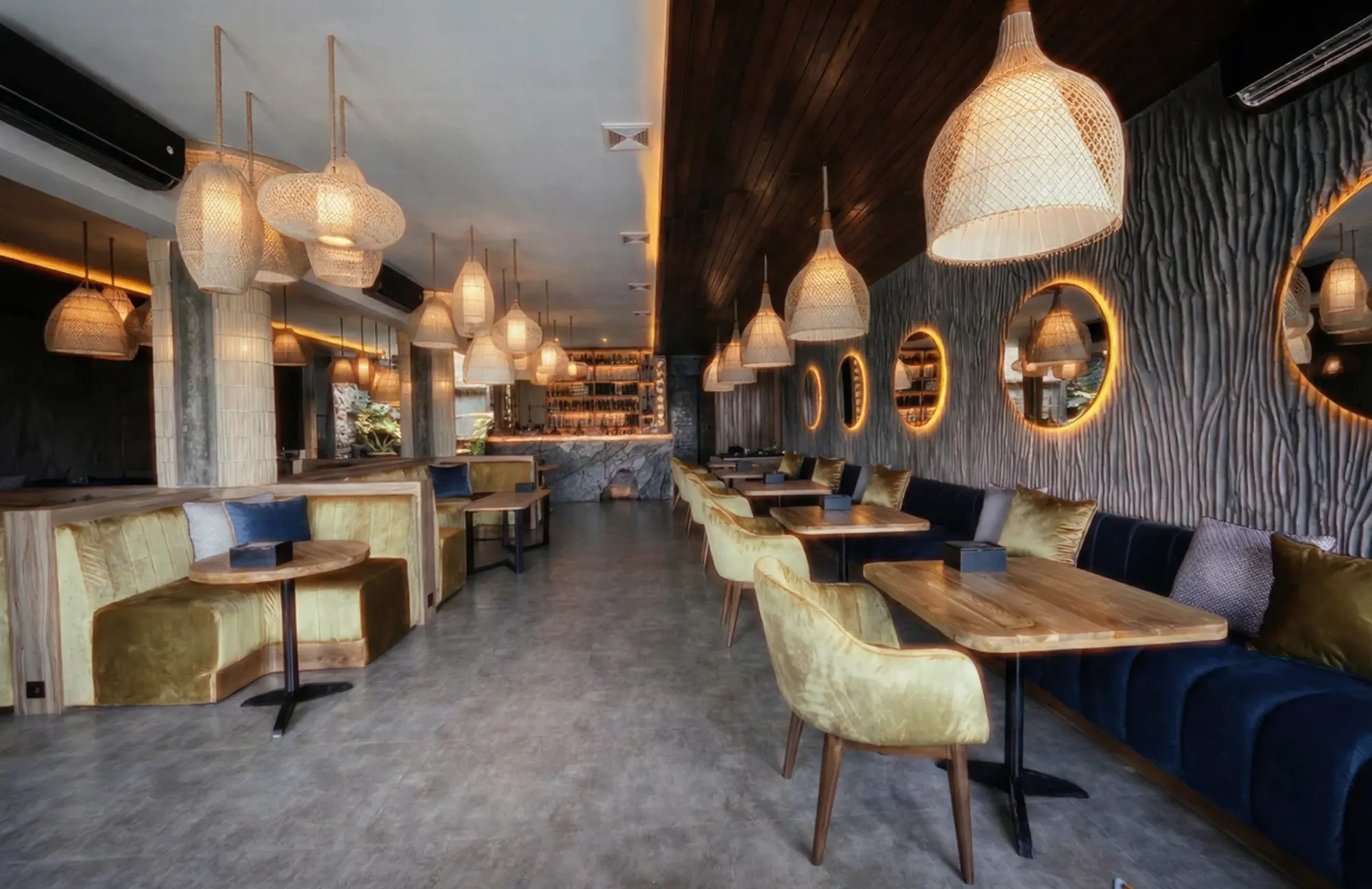 Eden Lounge Uluwatu — Restaurant with live music