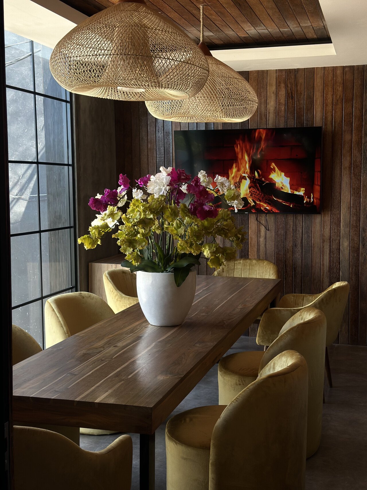 Eden Lounge Uluwatu — Restaurant with live music