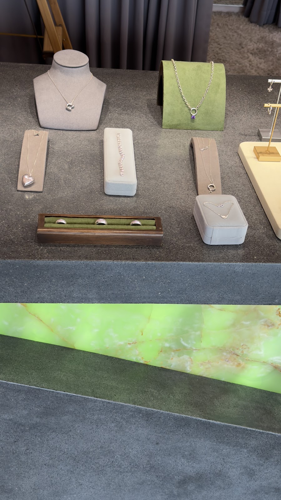 PERSIJE |Clothing & Jewelry Boutique