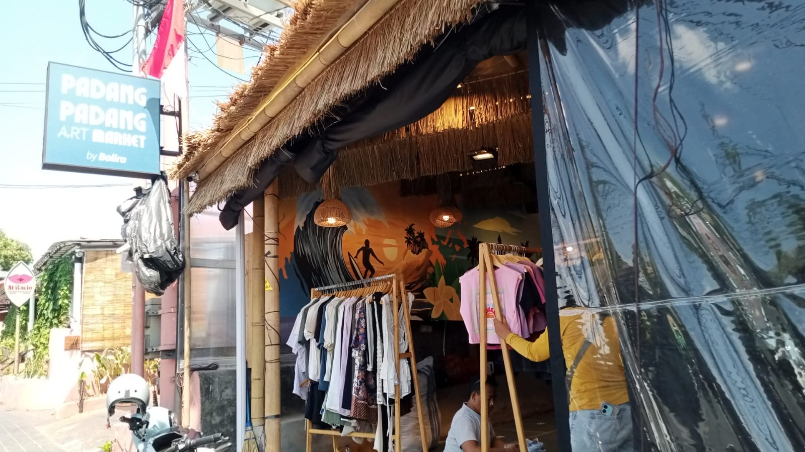 PADANG-PADANG ART MARKET