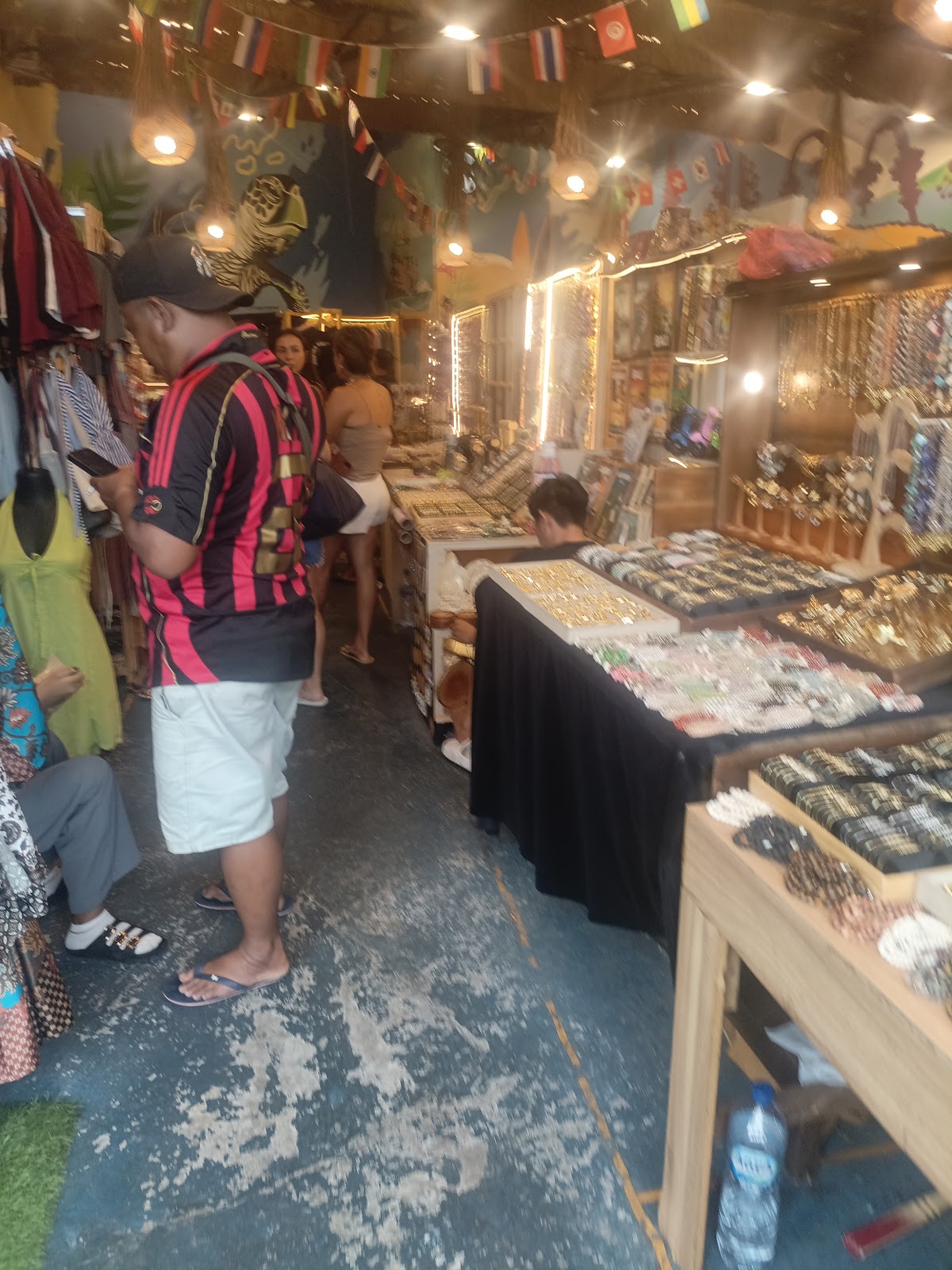 PADANG-PADANG ART MARKET