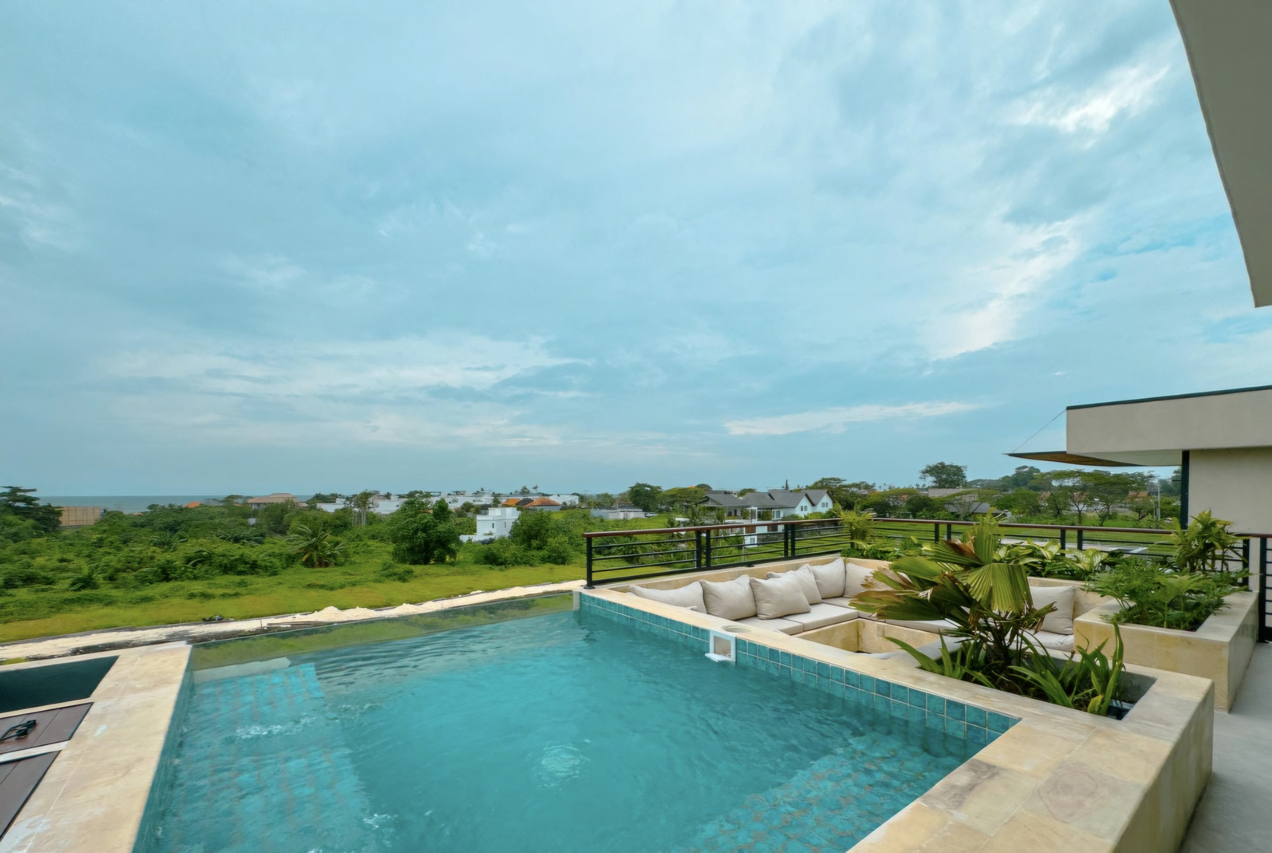 Вилла новая вилла/ вид на океан/джакузи и rooftop Чангу 488м² 4 и более спален