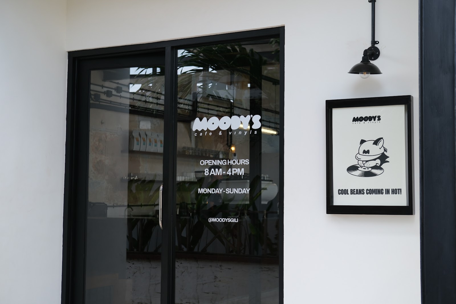 Moody's Café & Vinyls