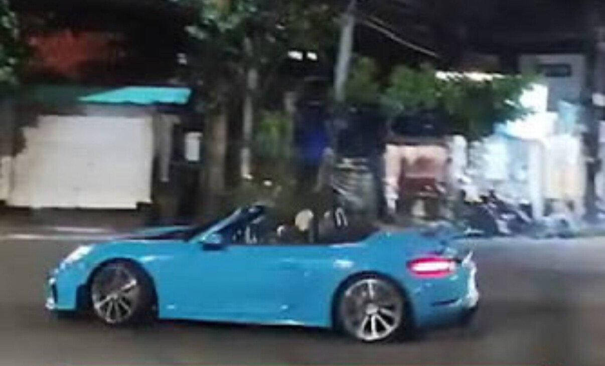 Туриста на Porsche, который устроил дрифт в Нуса-Дуа, заставили извиняться на видео