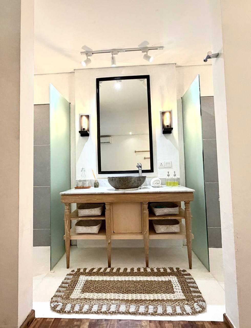 Вилла современная Беноа (нуса дуа) 2 спальни