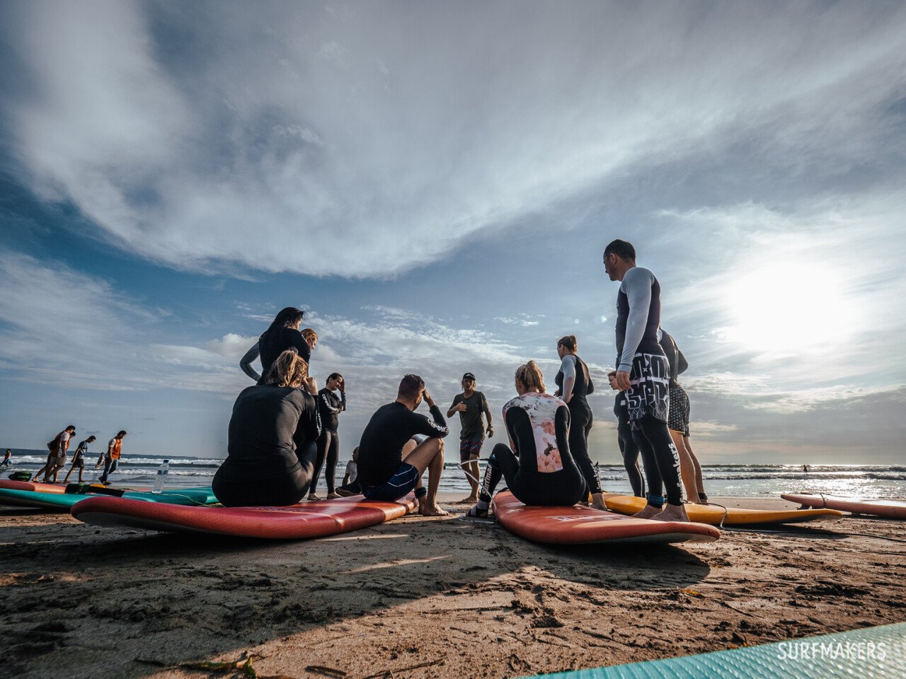 Школа серфинга на Бали Surfmakers
