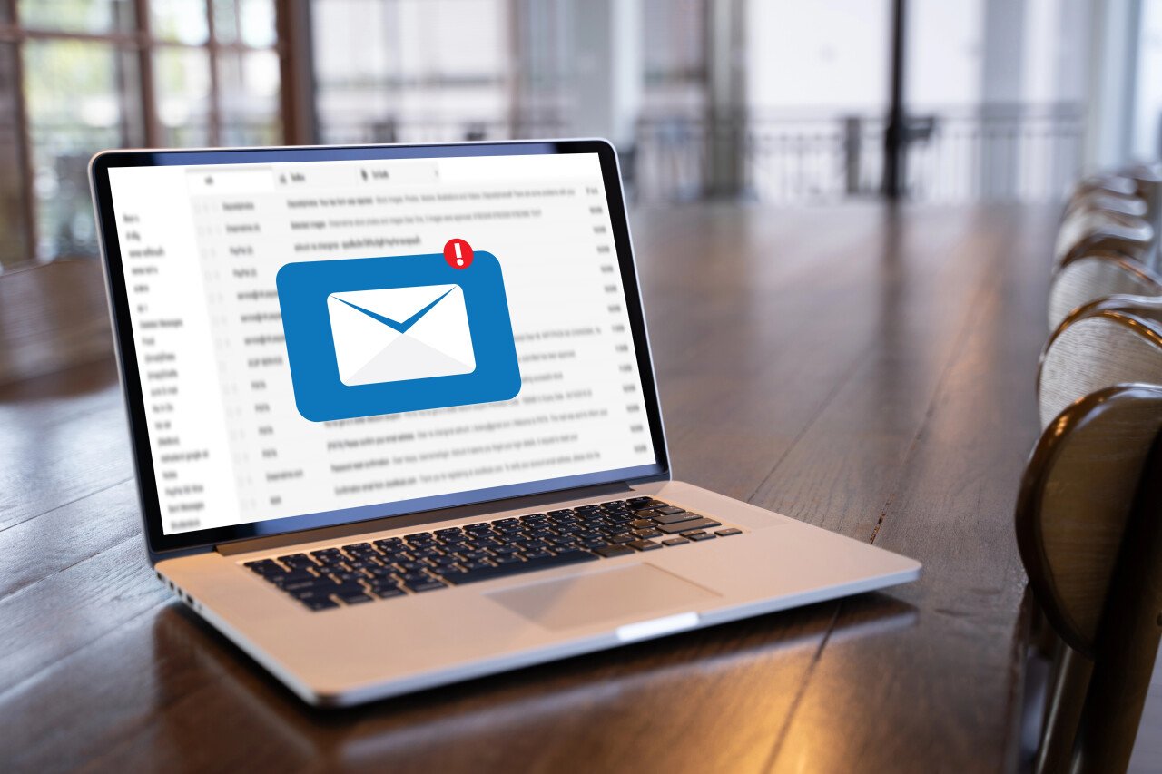 Туристов предупредили о письмах мошенников после подачи на e-визу в Индонезию