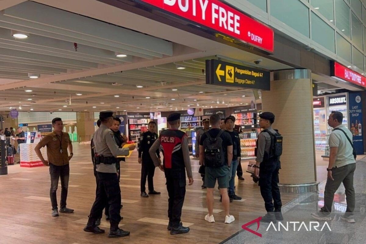 В аэропорту Бали задержали иностранца из базы Interpol Red Notice