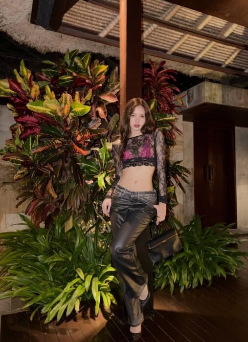 Лиса из BLACKPINK показала фото с отдыха на Бали