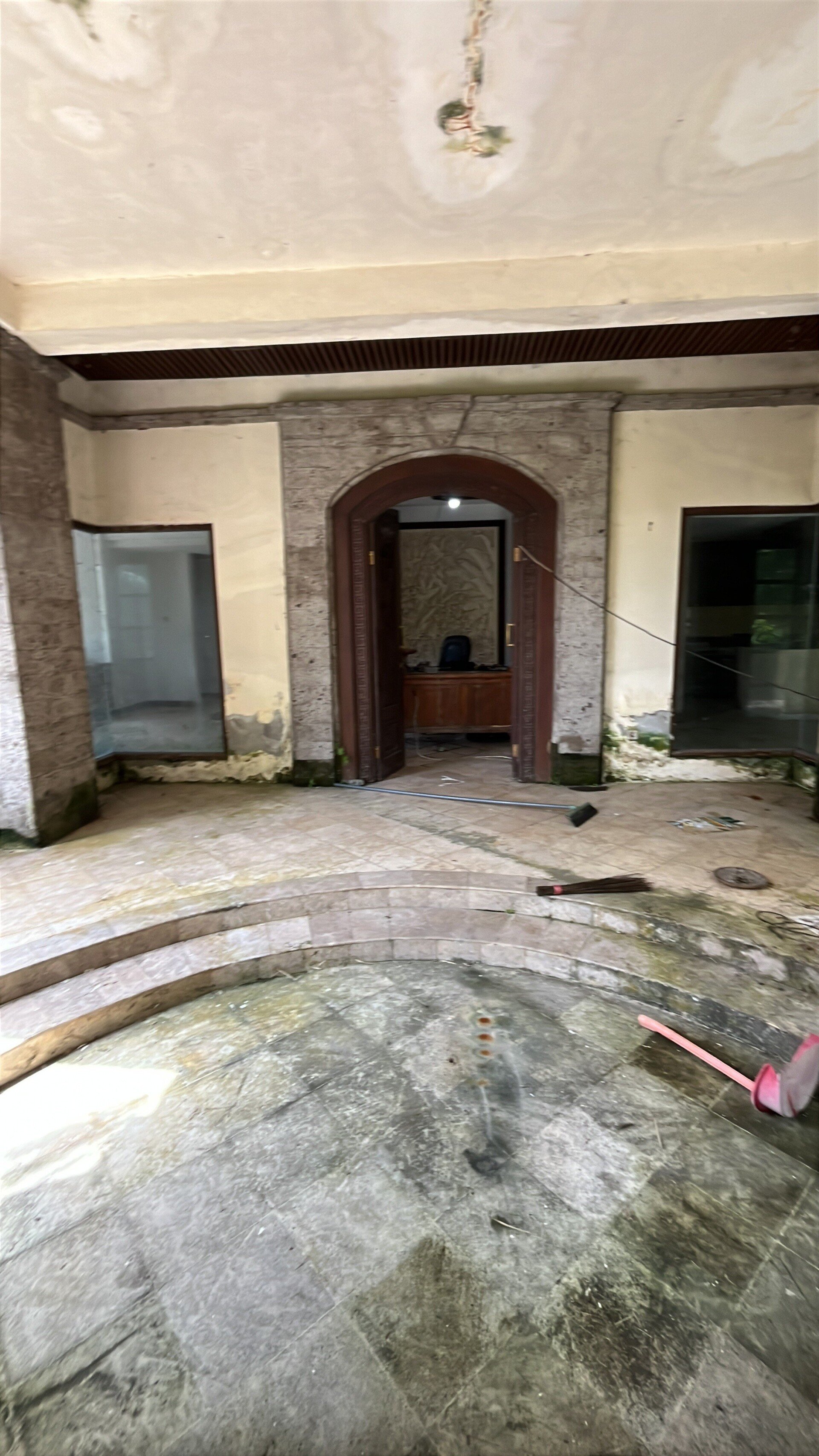 Вилла под реновацию Джимбаран 1000м² 4 и более спален