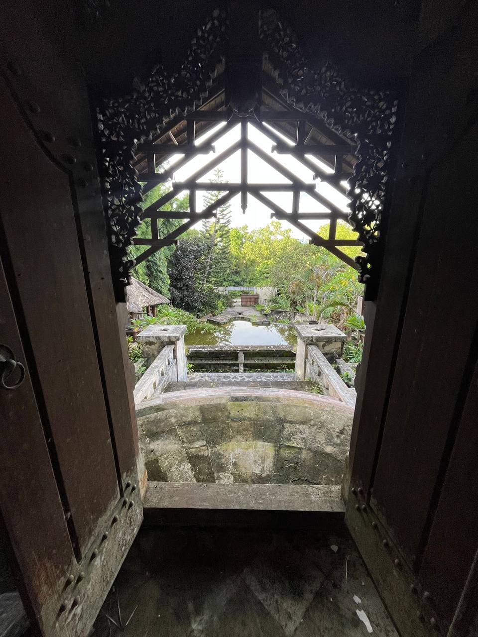 Вилла под реновацию Джимбаран 1000м² 4 и более спален