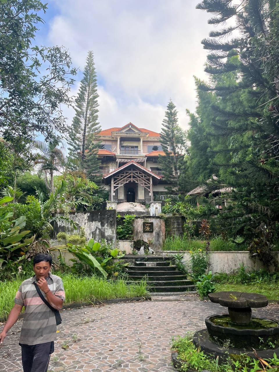 Вилла под реновацию Джимбаран 1000м² 4 и более спален