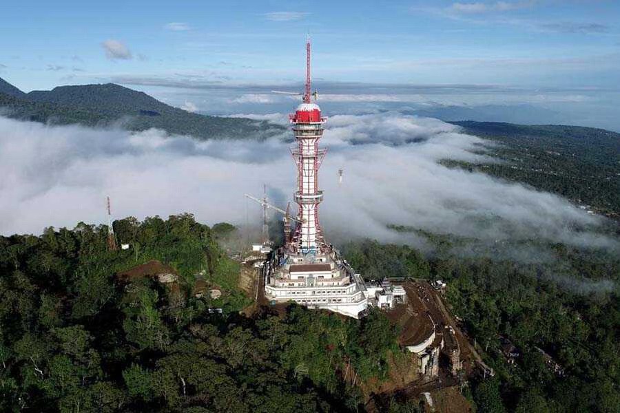 Башня над облаками: комплекс Turyapada Tower с канаткой и стеклянным мостом достроят к концу года