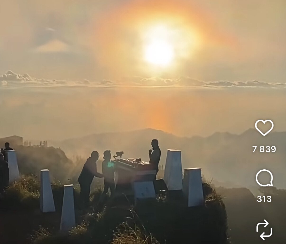 Иностранец устроил DJ-сет на вулкане Батур: власти начали расследование