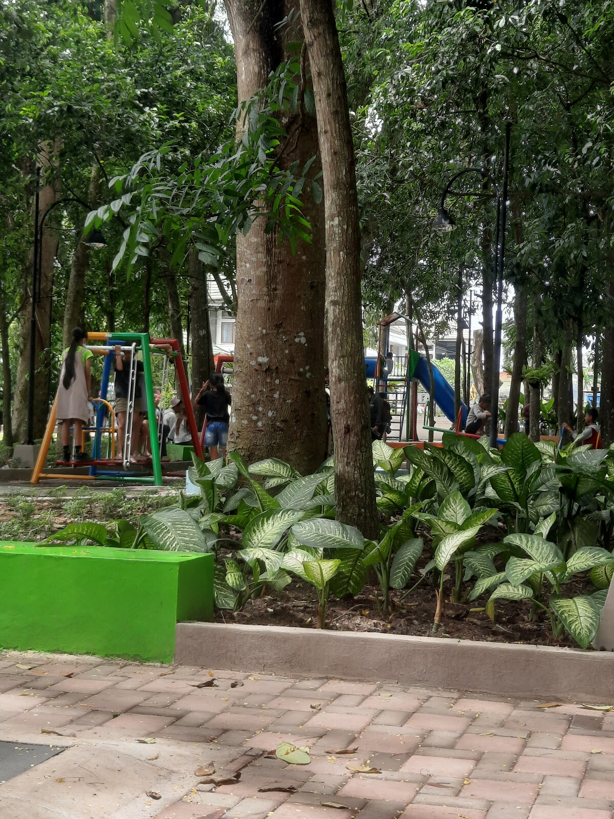 Taman Bermain Dan Taman Olahraga