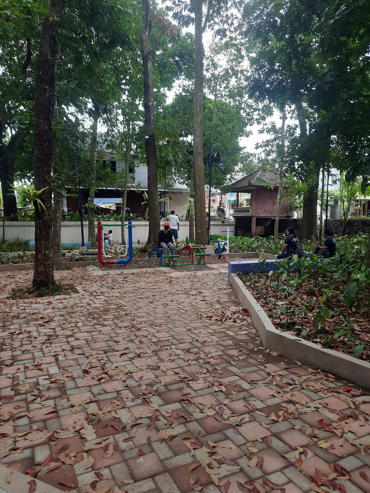 Taman Bermain Dan Taman Olahraga