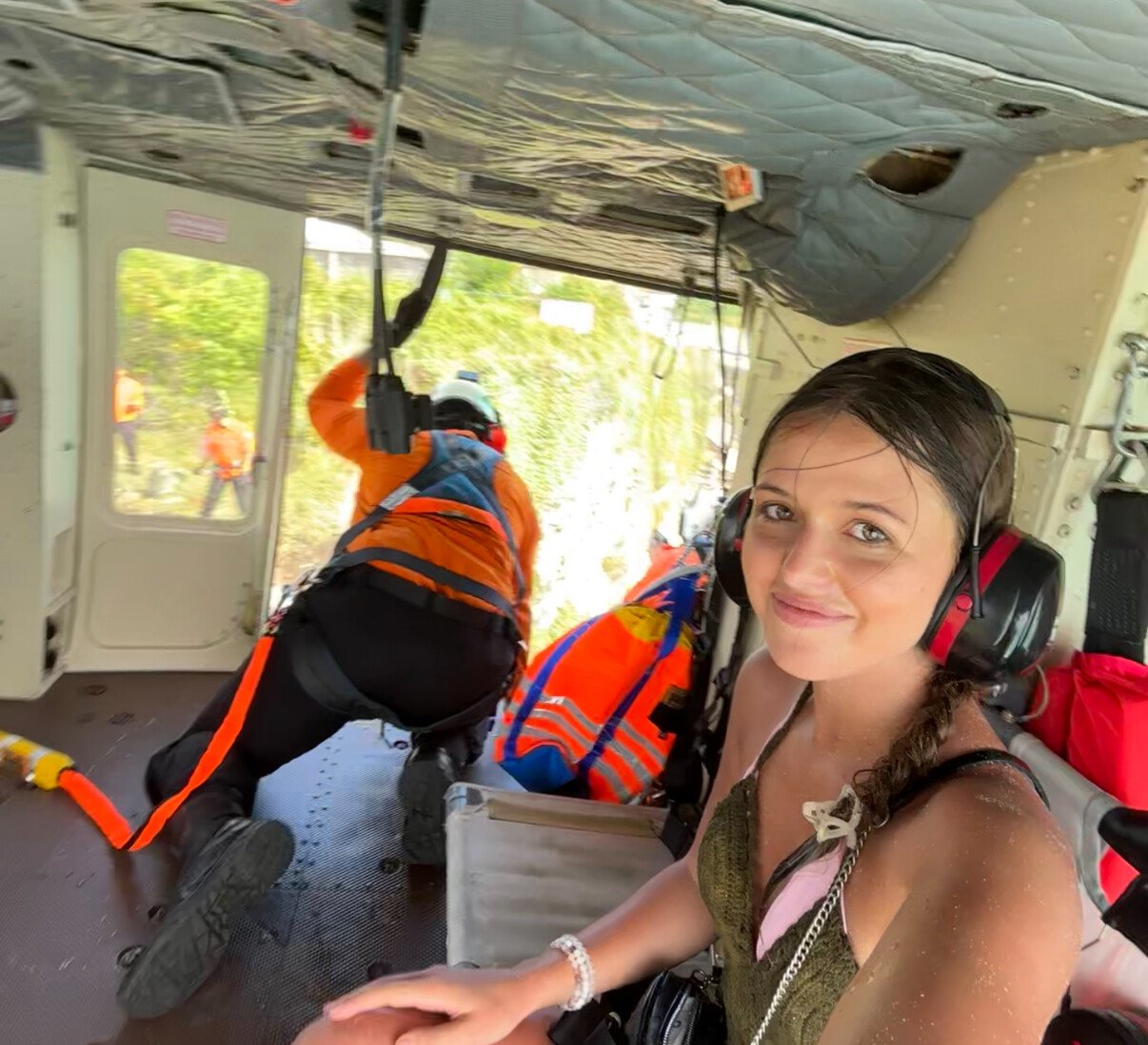 «Я уже думала, как вывозить тело с Бали»: российская модель рассказала об эвакуации вертолетом со скалы