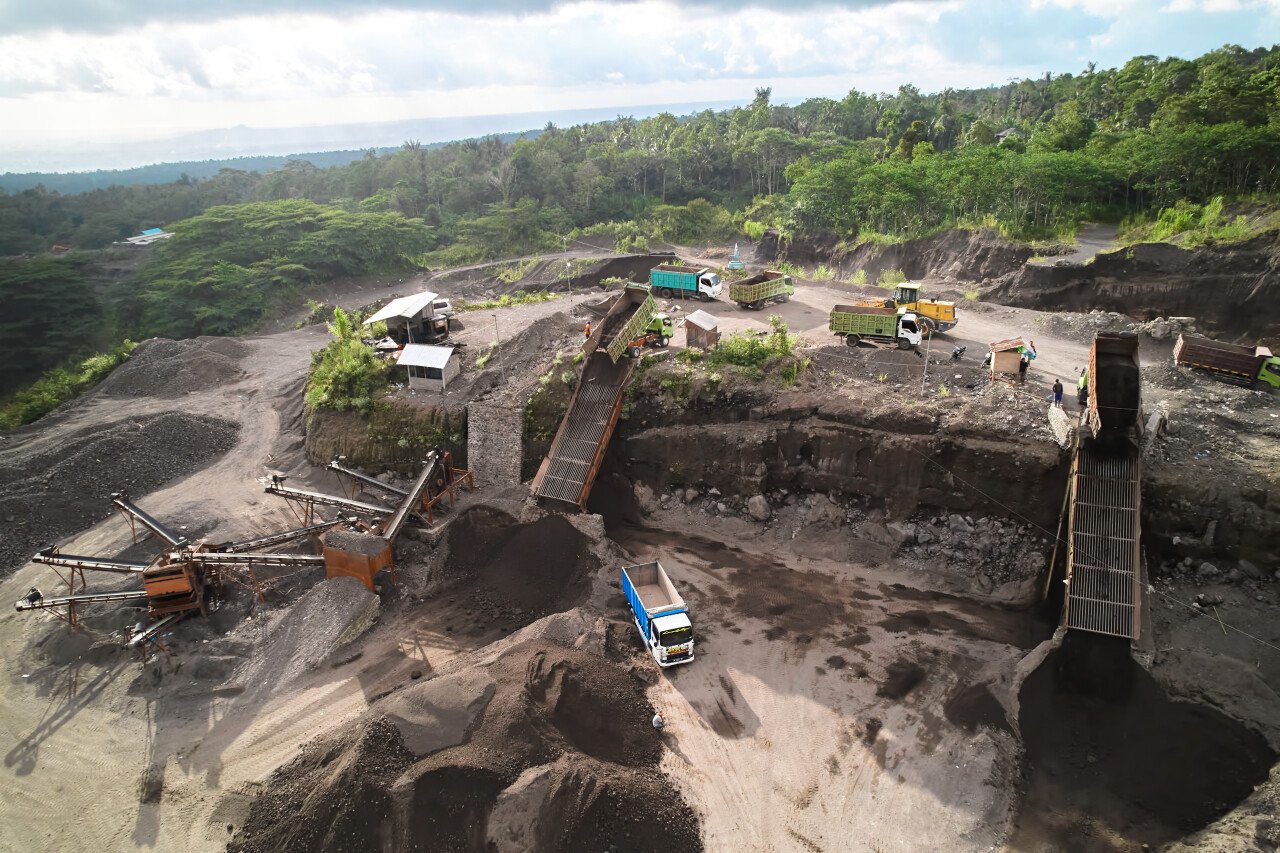 Губернатор попросил Джакарту ускорить стройки на Бали
