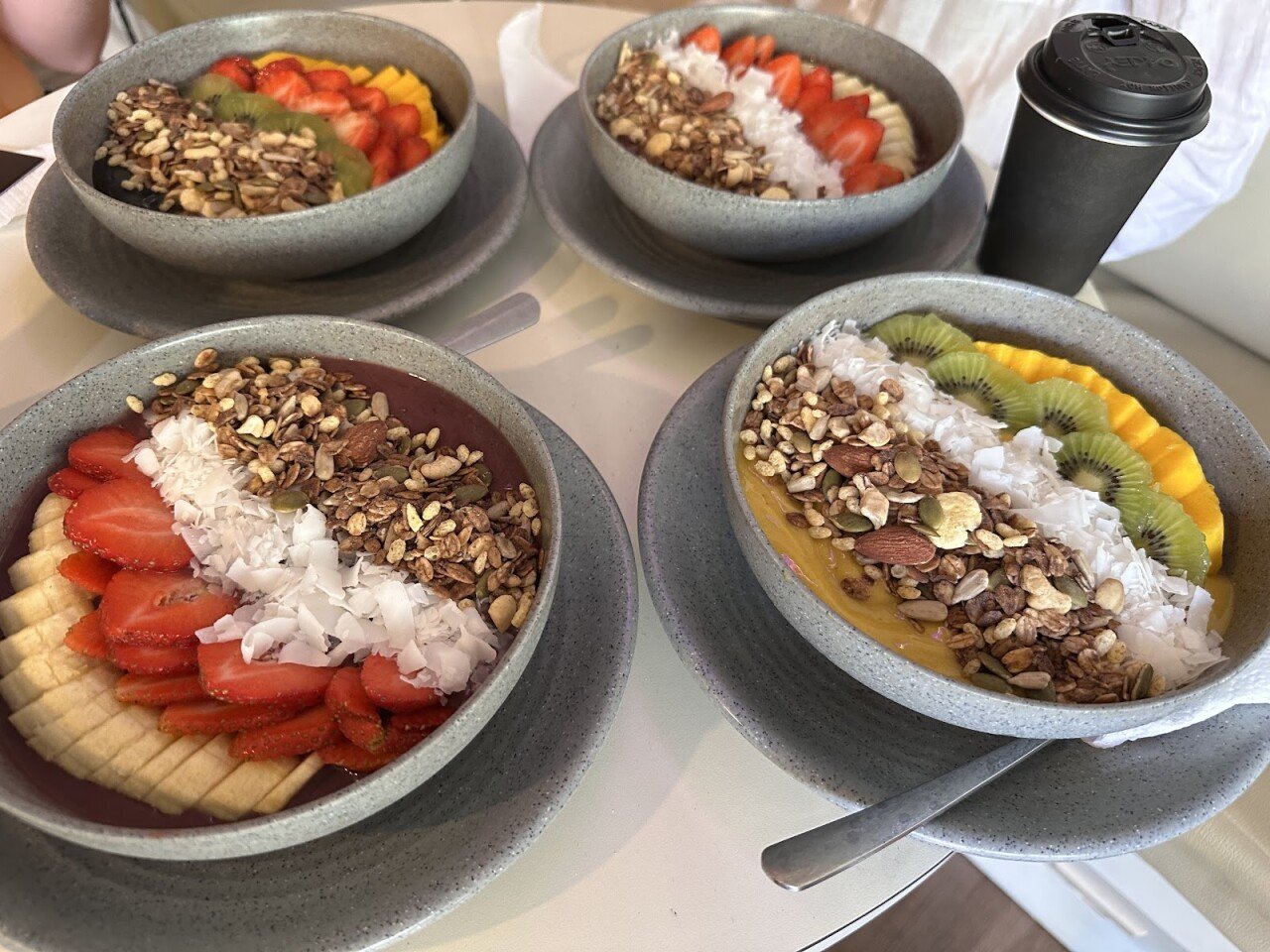 Veganlicious – Plant-Based Smoothie Bowls & Coffee