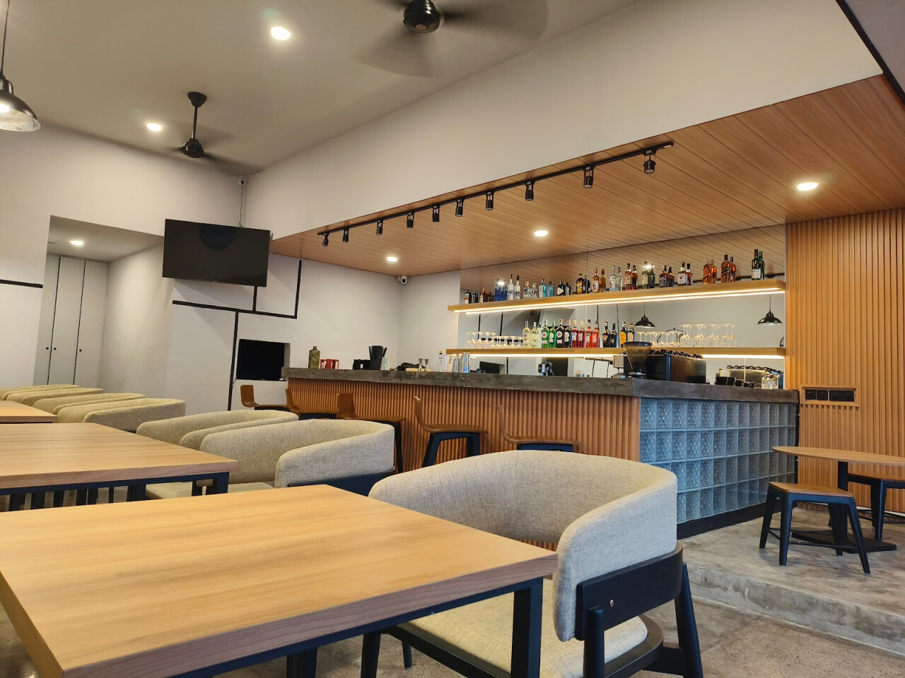 Fortuna Bar & Resto