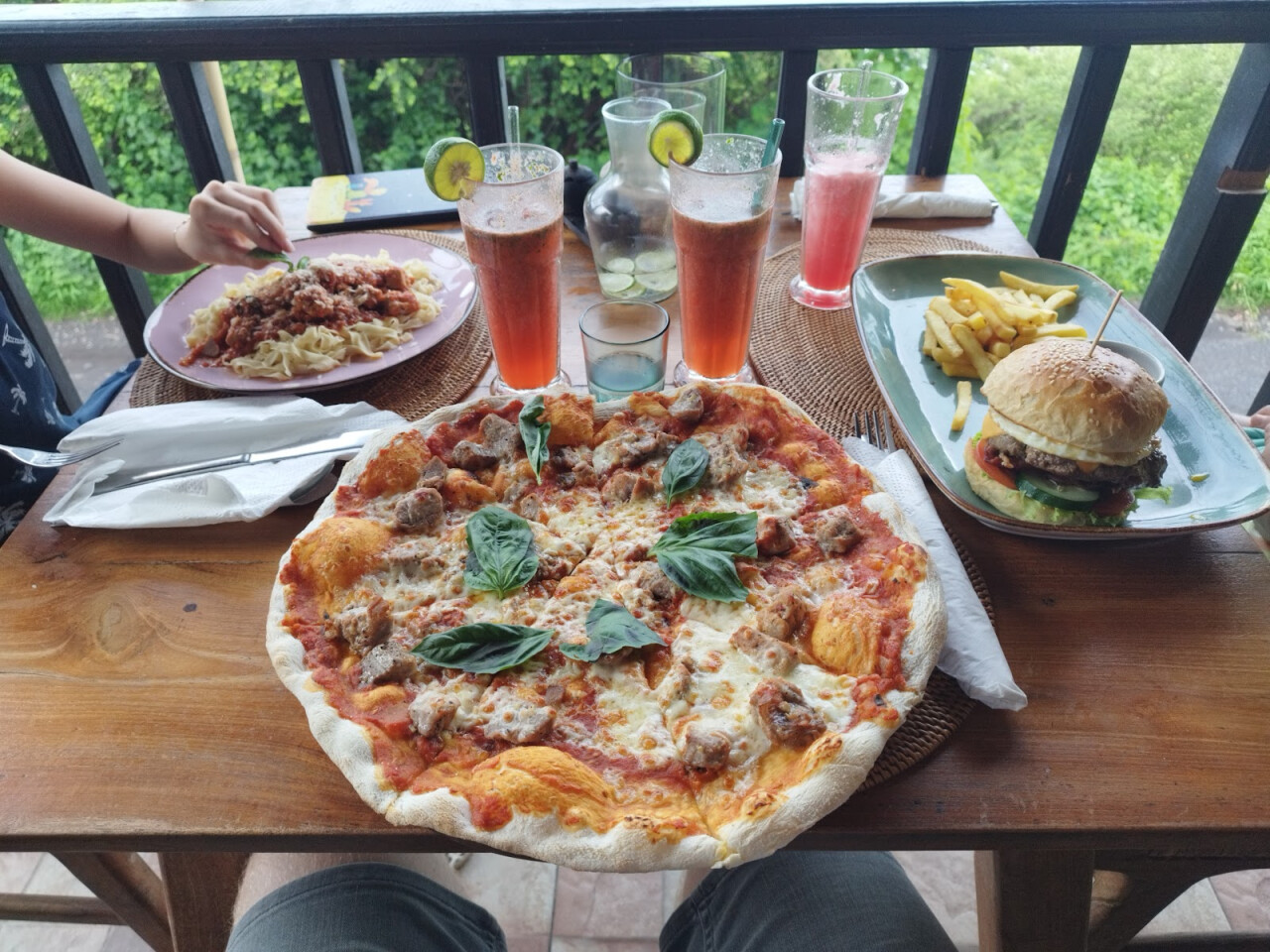 Gusto Resto & Cafe