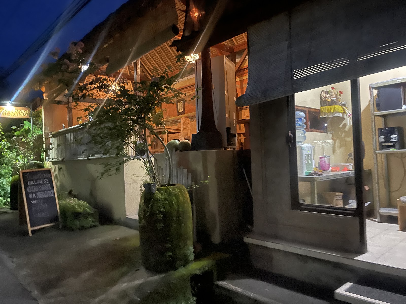 Healthy Warung Campuhan Restaurant