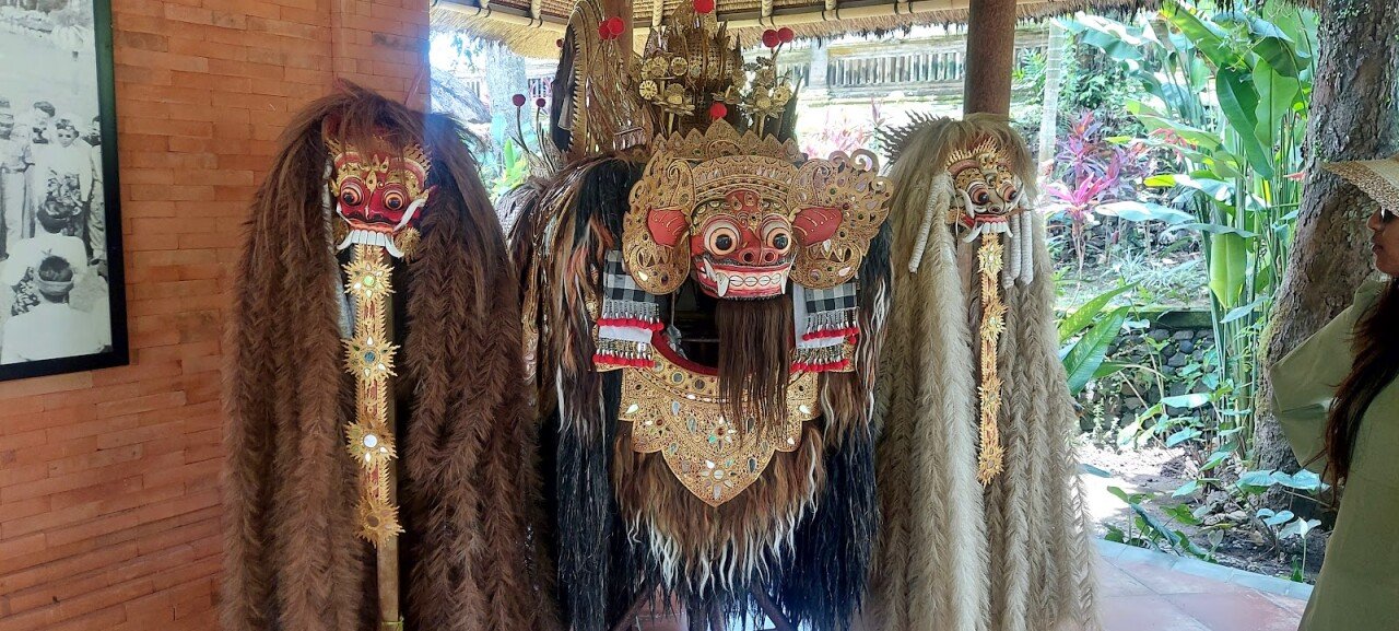 Yuyu wood carving & furniture
