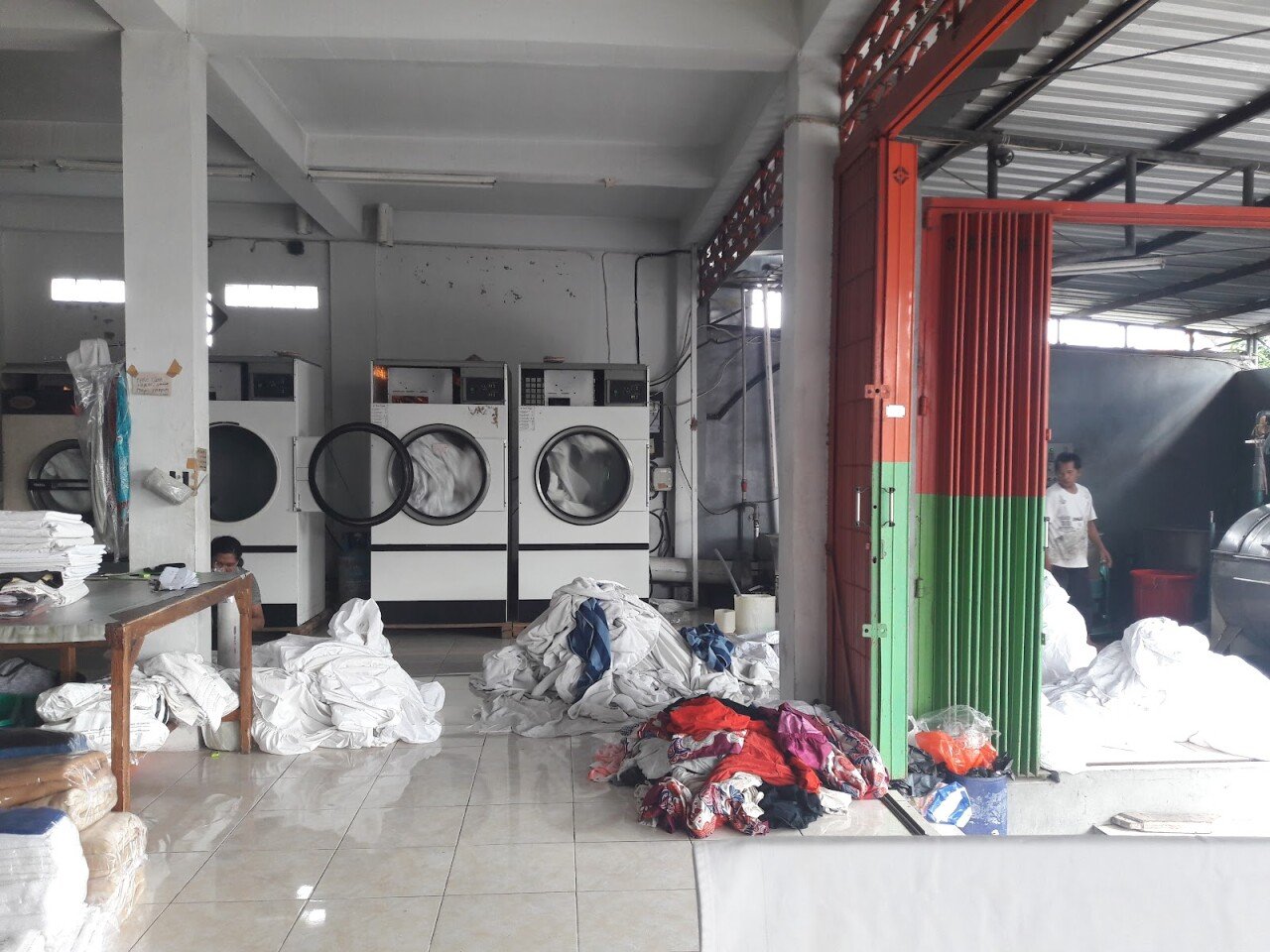 Clear’s Mira Laundry (Pusat Cuci Karpet)