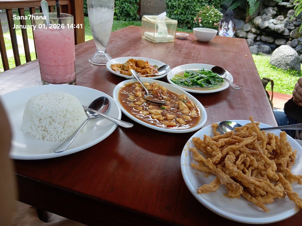 Waroeng Kampoeng Chinese Food & Seafood