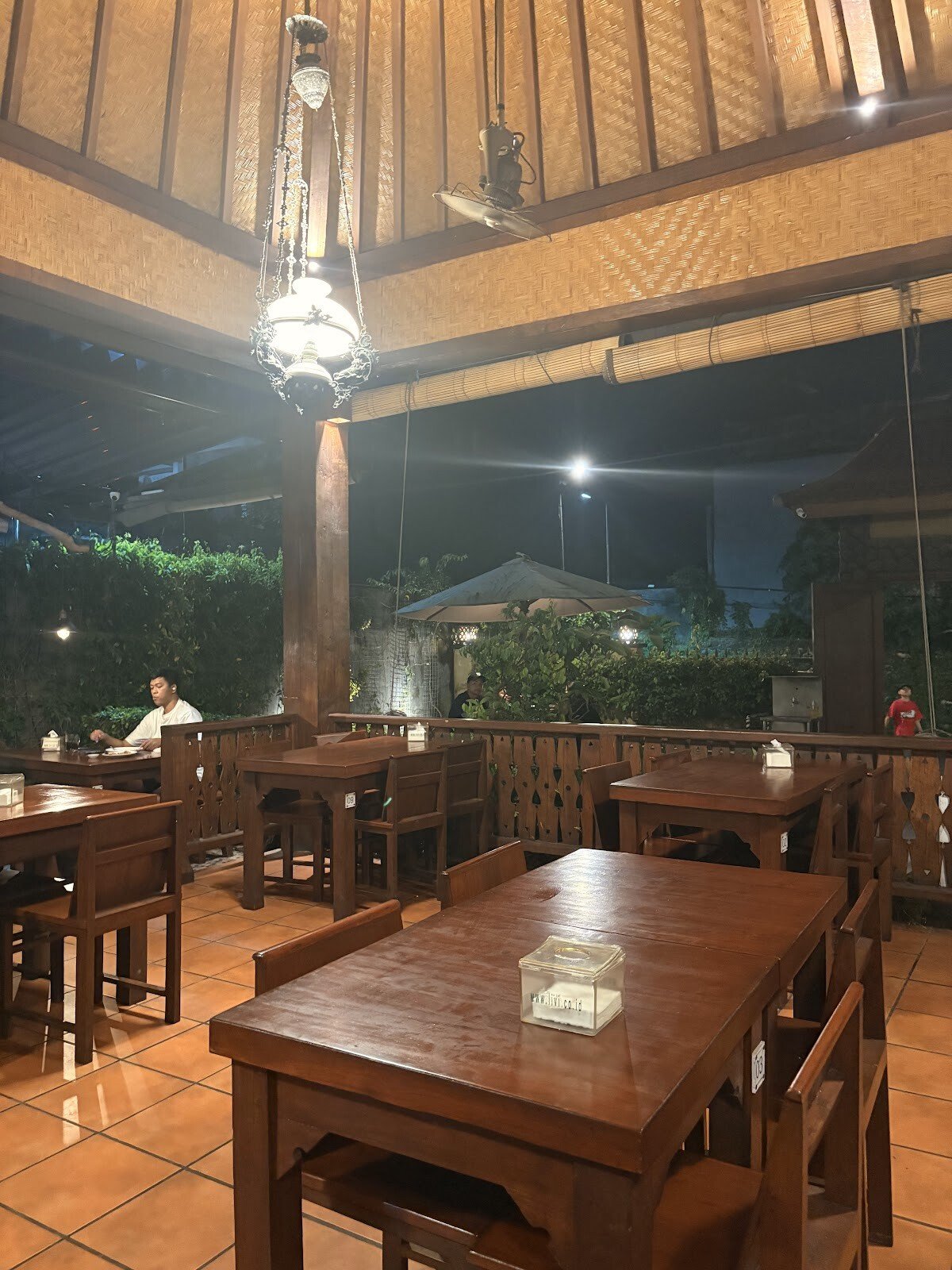 Waroeng Kampoeng Chinese Food & Seafood